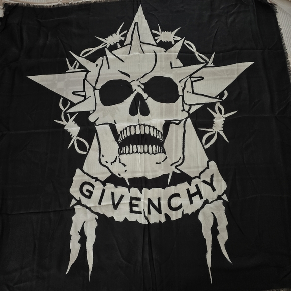 Givenchy Large Skull and Star Scarf Black - Picture 4 of 5